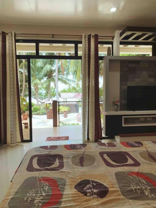 Beach Getaway Studio Villa In Lobo Bagian luar foto