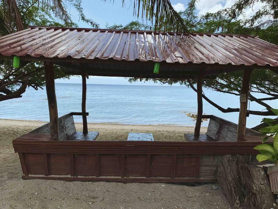 Beach Getaway Studio Villa In Lobo Bagian luar foto