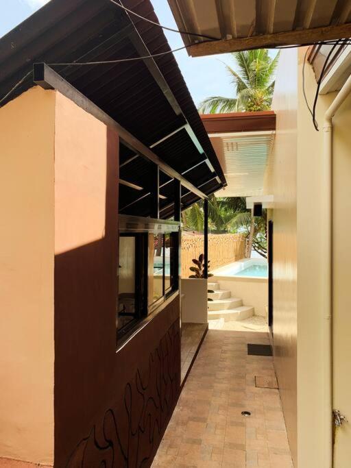 Beach Getaway Studio Villa In Lobo Bagian luar foto